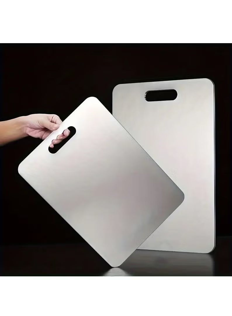 لوح تقطيع شديد التحمل من الفولاذ المقاوم للصدأ 304 للمطبخ، مثالي للتقطيع والفرم والخبز وتحضير اللحوم والجبن والخضراوات والفواكه، 23 × 34 سم - Image 2